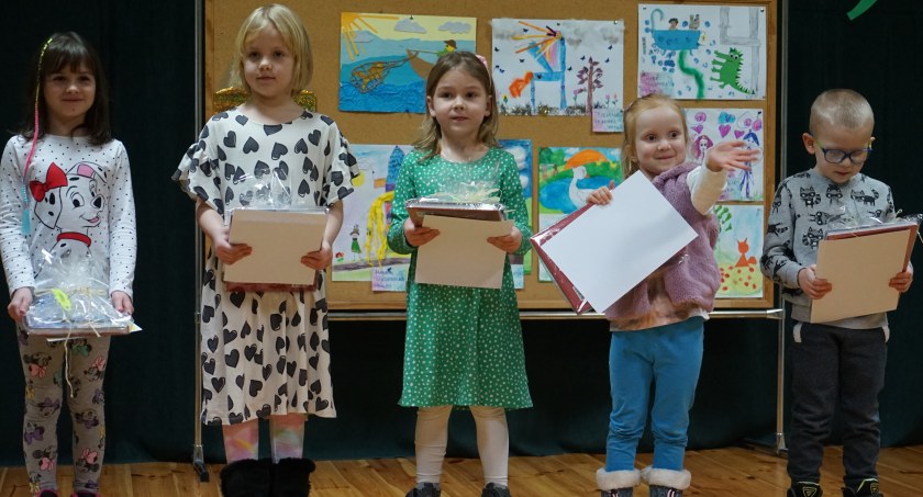 Bajki Niezapominajki. Konkurs plastyczny w Społecznej Szkole Podstawowej ZDJĘCIA