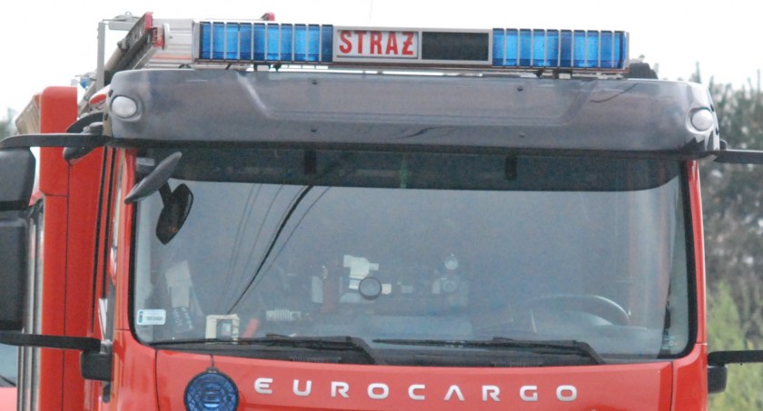 Wypadek na terenie zakładu pracy w Starachowicach. Dramat 41-latki i brawurowa akcja strażaków