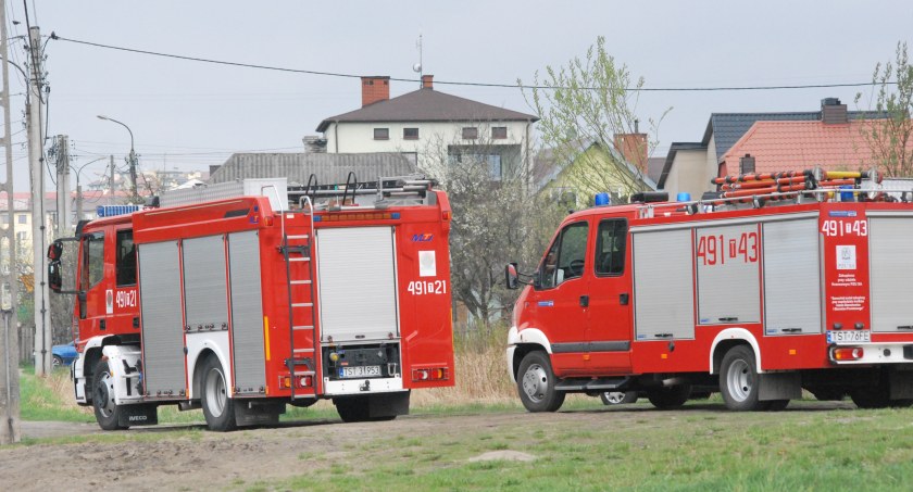 Śmierć w mieszkaniu w Starachowicach. Służby na miejscu zdarzenia