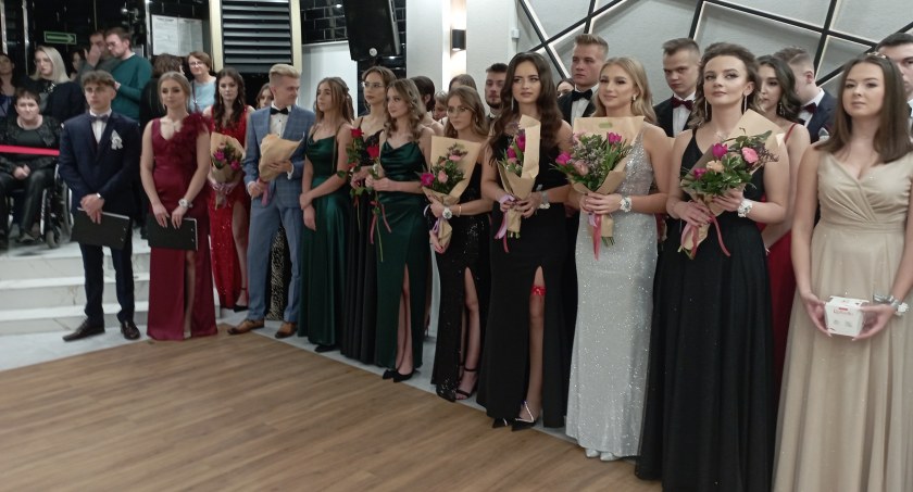 Studniówkowa noc w II LO w Starachowicach 