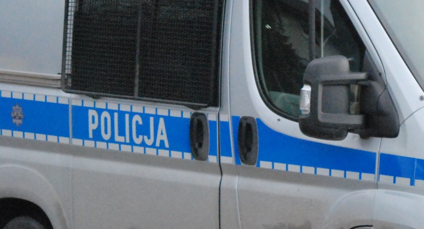 Interwencja ratowników medycznych, policjantów i strażaków w Starachowicach. Co wydarzyło się w mieszkaniu?