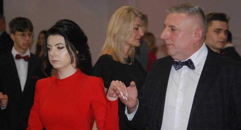 Studniówka w III LO w Starachowicach. Bal na 100 dni przed jednym z najważniejszych egzaminów w życiu