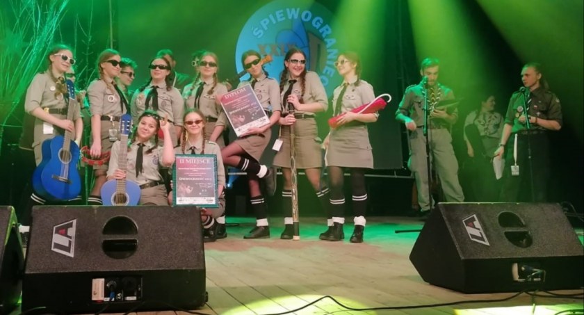 Harcerze z Mirca wyśpiewali podium