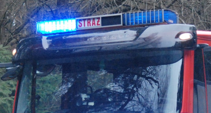 W łazience straciła przytomność. Akcja ratowników medycznych i strażaków w Kuczowie