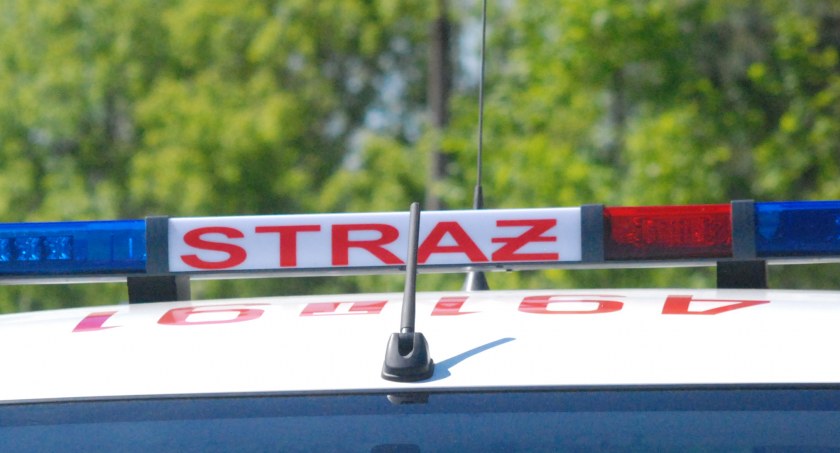 Strażacka akcja u zbiegu dróg: krajowej i wojewódzkiej w Starachowicach. To miał być pożar...