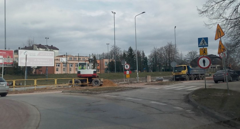 Parking a ścieżka rowerowa przy SP nr 12