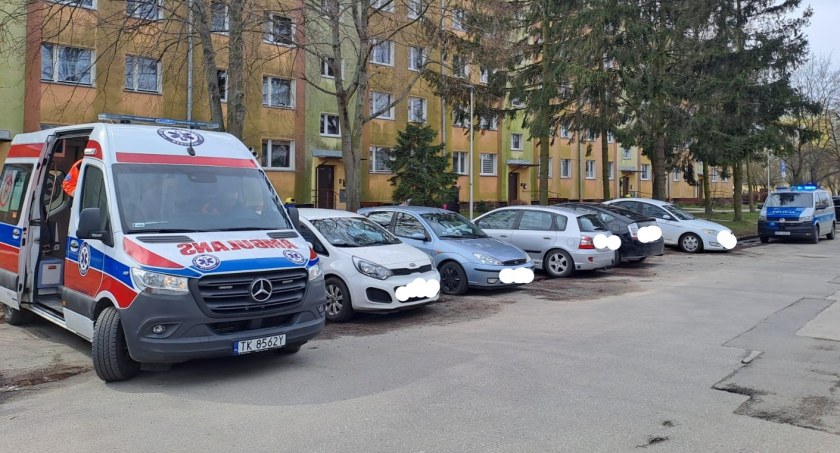Interwencja policjantów w Starachowicach. W mieszkaniu nietrzeźwy ojciec