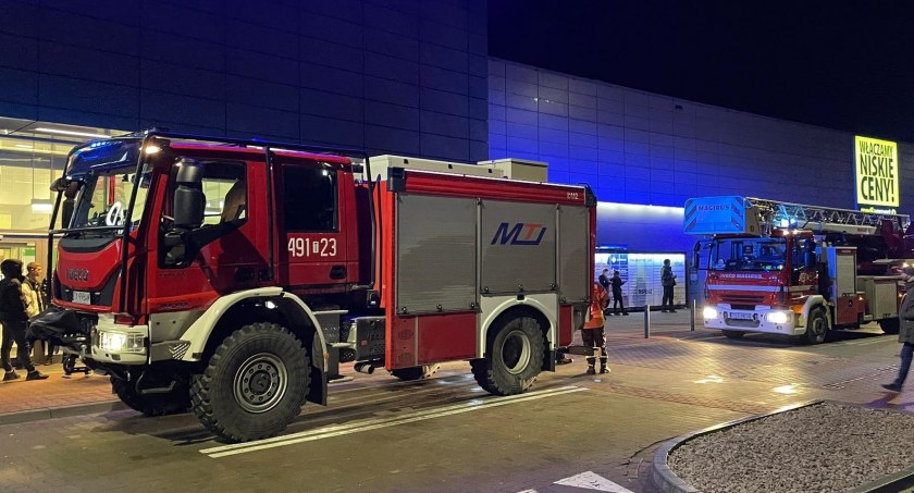 Rozpylony gaz w centrum handlowym w Starachowicach. Policja szuka sprawcy