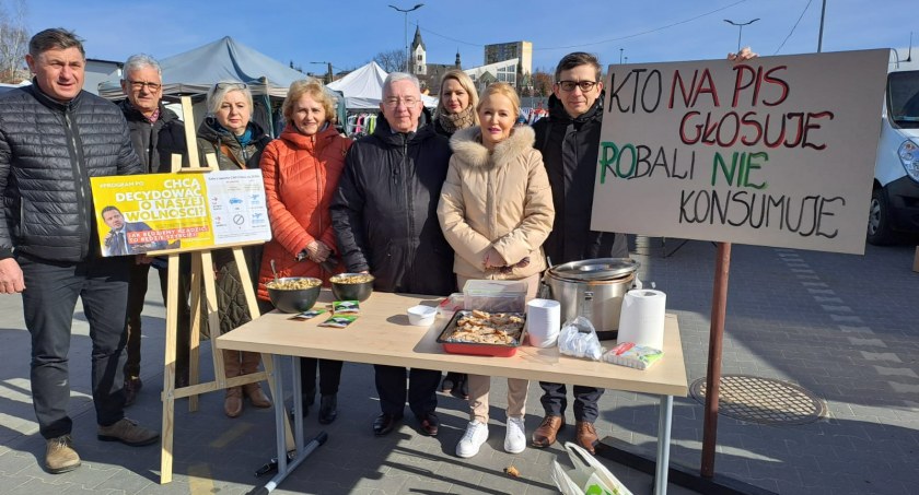 Popierają polską, zdrową żywność. Kto na PiS głosuje, robali nie konsumuje