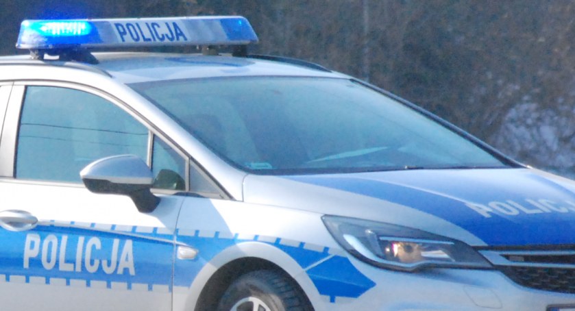 Zwłoki w mieszkaniu w Starachowicach. Na miejscu policjanci i ratownicy medyczni
