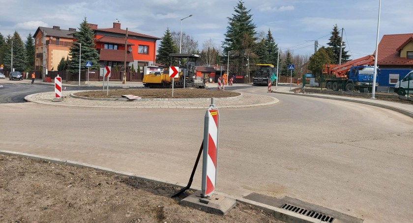 Rondo Moniuszki/Nowowiejska na finiszu