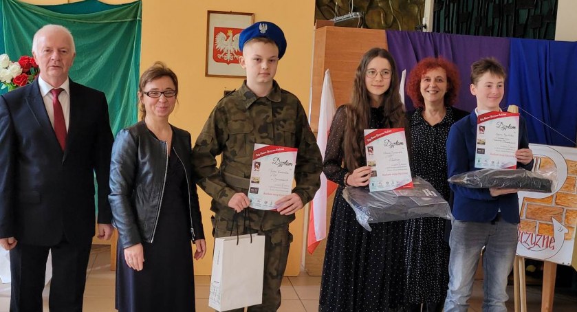 XXI Powiatowy Konkurs Pieśni i Poezji Patriotycznej Kocham moją Ojczyznę w Starachowicach