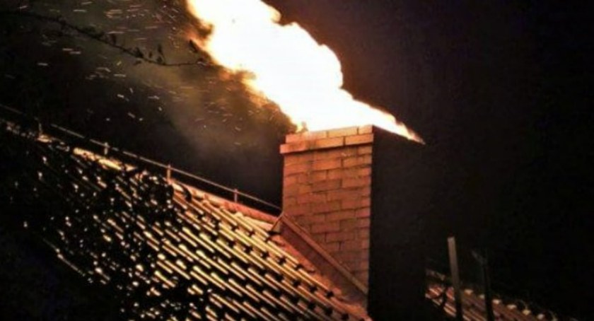 Pożar w Warszówku. Na miejscu strażacy ze starachowickiej JRG
