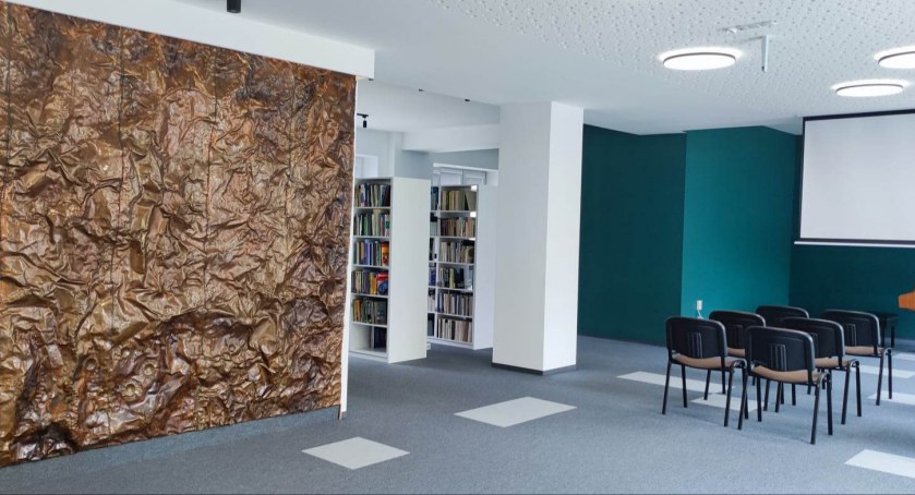 Starachowicka biblioteka po remoncie w nowej krasie