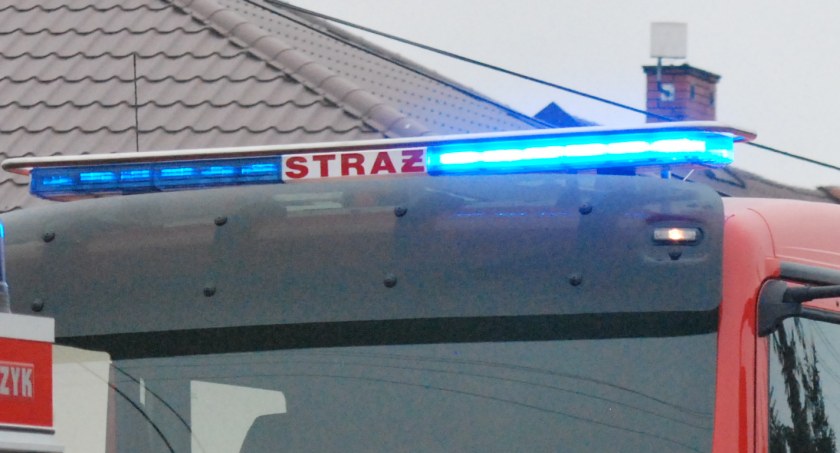 Śmierć za zamkniętymi drzwiami. Strażacy musieli zastosować siłowe rozwiązanie