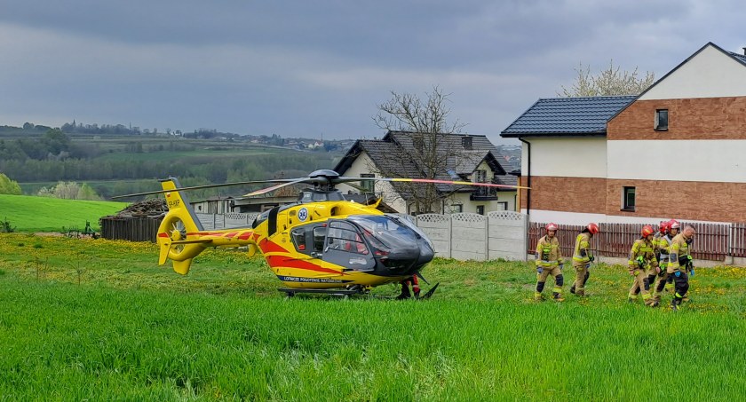 Nowe informacje w sprawie wypadku w Dąbrowie. Poszkodowani pod opieką medyków