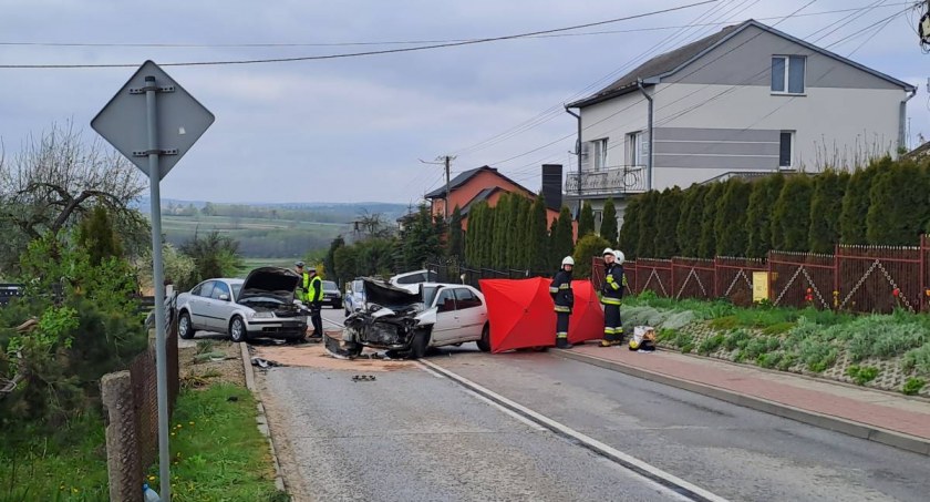 Śmiertelny wypadek w Dąbrowie. Policja zna wstępne przyczyny zdarzenia [ZOBACZ FILM Z MIEJSCA AKCJI]