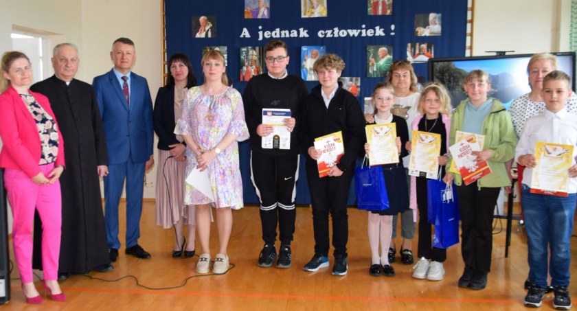 Imponująca wiedza o papieżu Polaku w gm. Mirzec