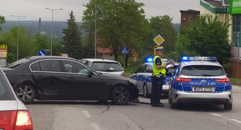 PILNE: zderzenie trzech samochodów w Starachowicach. Policjanci wyjaśniają okoliczności zdarzenia