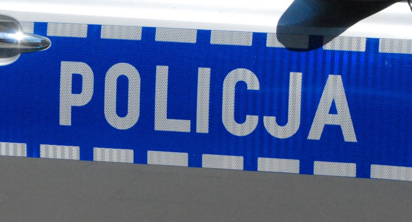 Starachowiccy policjanci wręczyli im mandaty. Przepisy przepisami, a oni i tak swoje