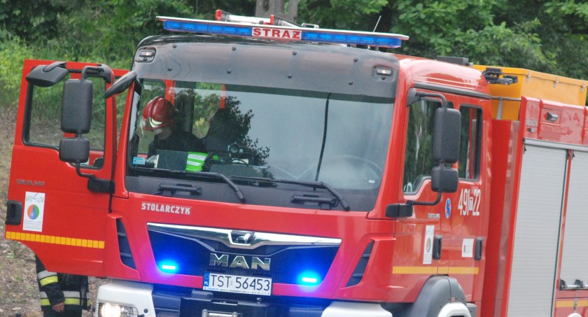 Strażacy z KP PSP Starachowice uratowali mienie o wartości ponad ćwierć miliona złotych. Gdzie sprawca pożaru?