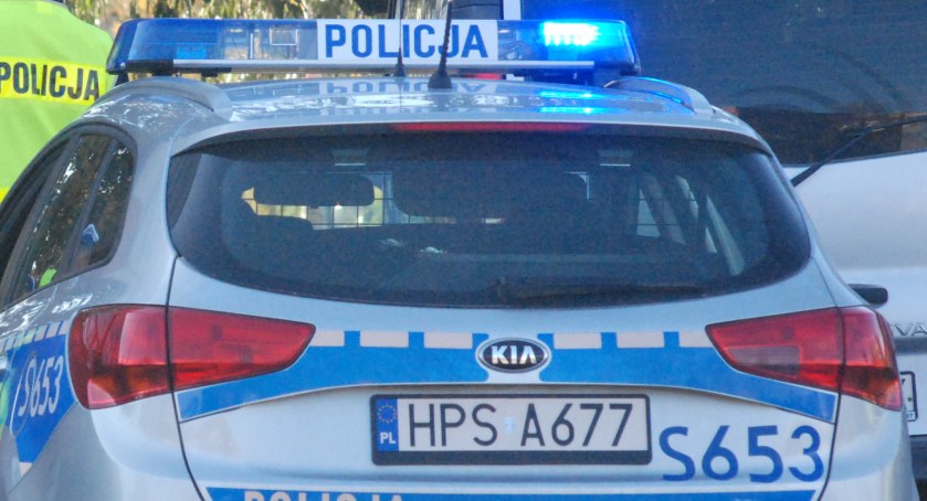 Łup w słup na drodze w Majkowie. Kto siedział za kierownicą?