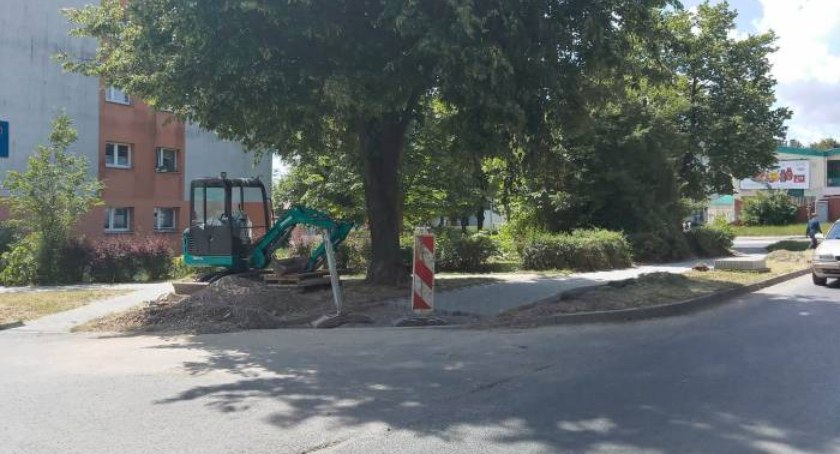 Brakuje pieniędzy na 5 metrów chodnika w centrum Starachowic?