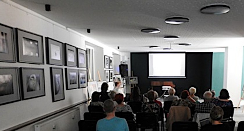 Wykład i film w bibliotece. Zaproszenie