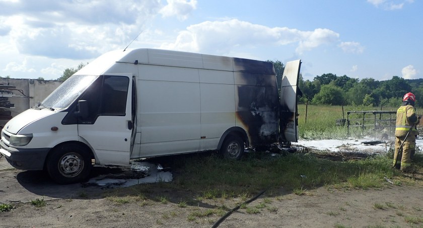PILNE: pożar samochodu dostawczego w Starachowicach