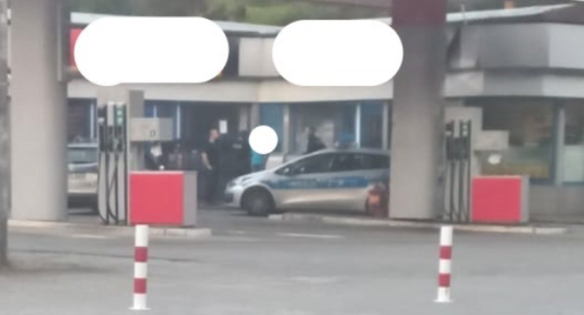 Interwencja policji w Starachowicach: mężczyzna groził matce nożem