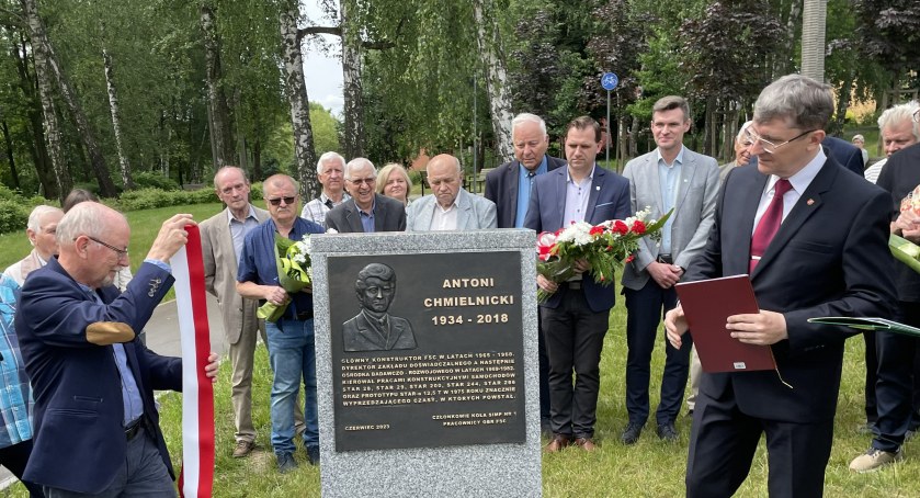 W Starachowicach odsłonięto tablicę inż. Antoniego Chmielnickiego