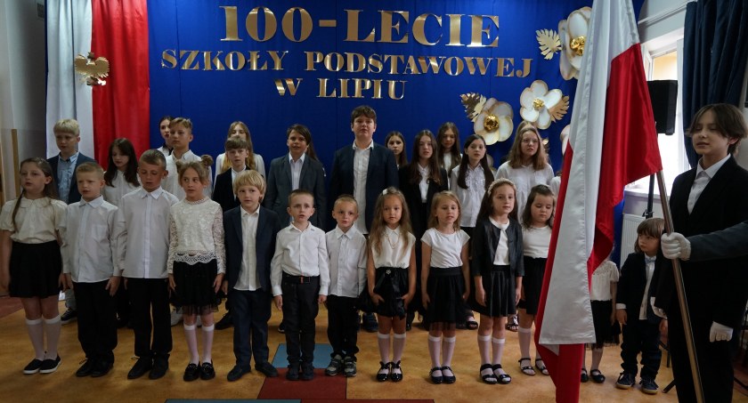 Wiekowa szkoła w Lipiu