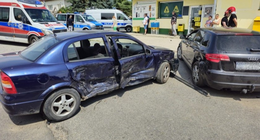 Zderzenie trzech pojazdów. Bo kierowca nie udzielił pierwszeństwa...