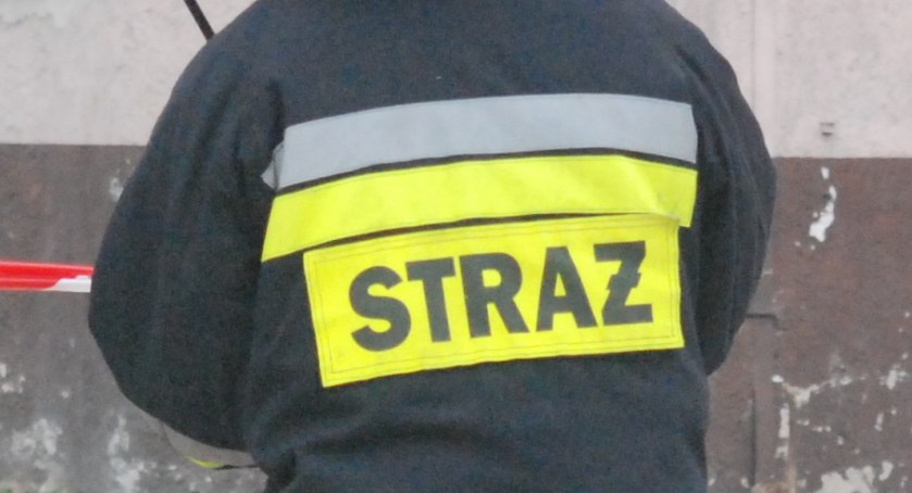 Wieczorna akcja służb na ul. Murarskiej w Starachowicach. Liczyła się każda minuta 