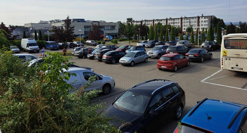 Galeria Skałka pozbawiona parkingu?