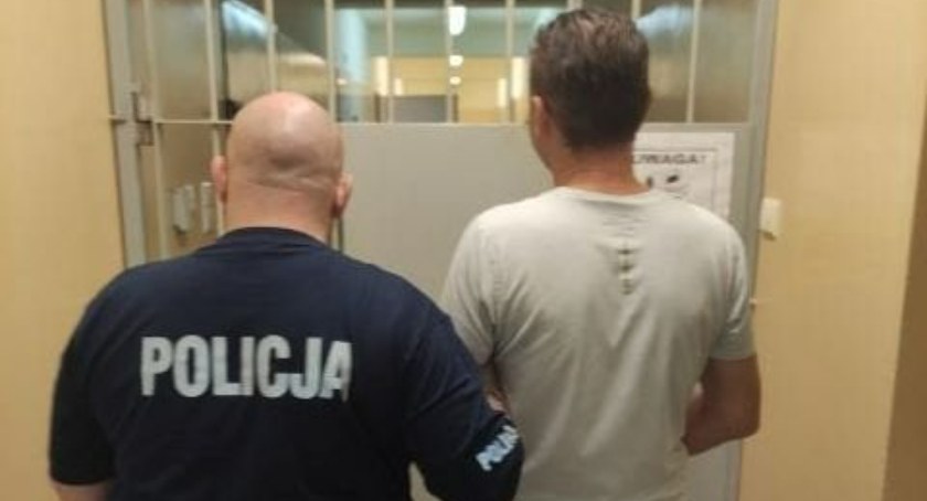 Nękał kobietę, podpalił samochody. Mieszkaniec powiatu starachowickiego aresztowany na trzy miesiące