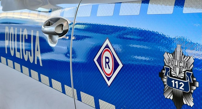 Policyjna eskorta mieszkańca gminy Pawłów i jego siostry. Liczyła się każda minuta