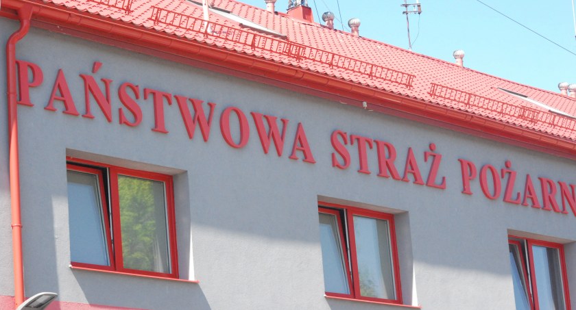 PILNE: piorun uderzył w budynek gospodarczy. Trwa akcja strażaków w Grabkowie