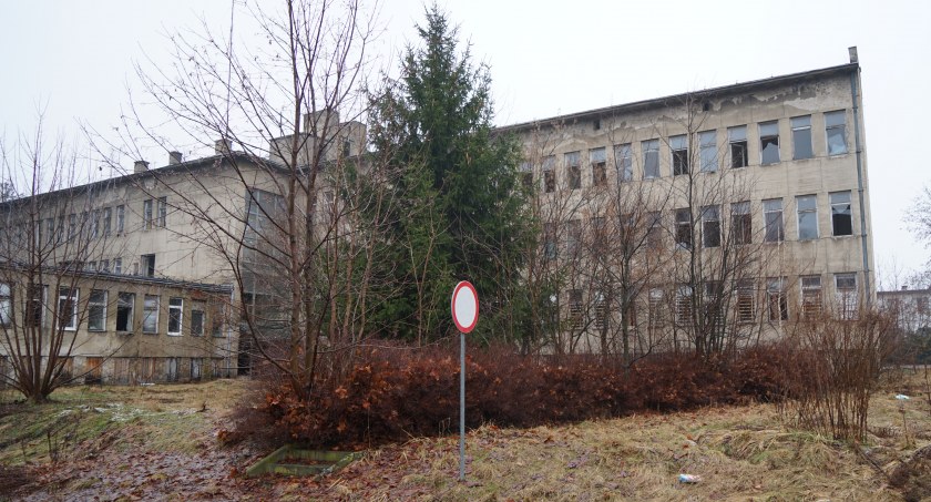 Dawny szpital w Starachowicach straszy, dlatego go wyburzą