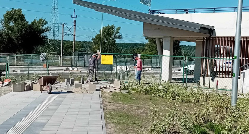 Na Dolnych Starachowicach praca wre, choć miała być zakończona...
