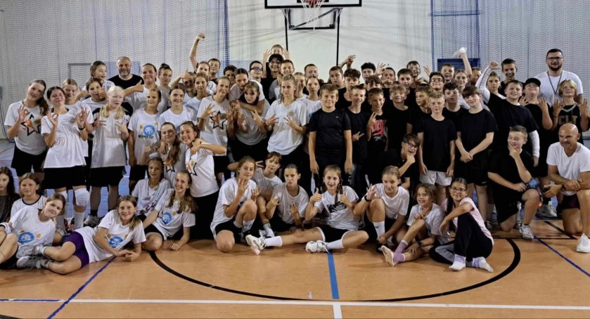 Niezapomniany wakacyjny camp klubu Basket Starachowice. Obóz, spotkanie z gwiazdą NBA i nowy nabór