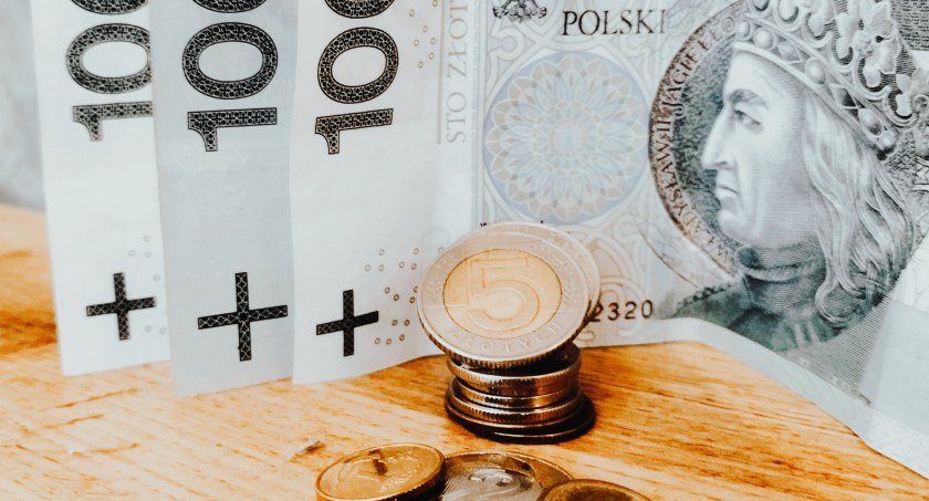 Zadatek a zaliczka – co warto zawrzeć w umowie?