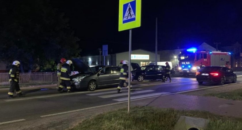 Kolizja na drodze krajowej w Wąchocku. Jedna osoba przewieziona do szpitala