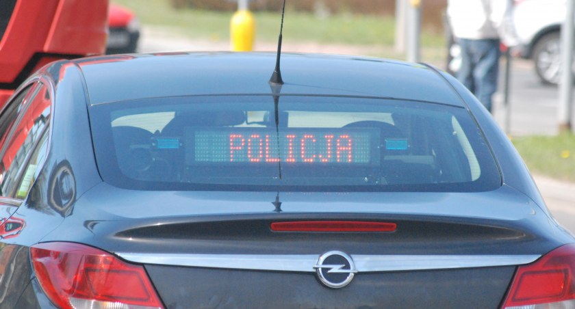 Wieczorna kraksa. Nietrzeźwi mężczyźni zatrzymani