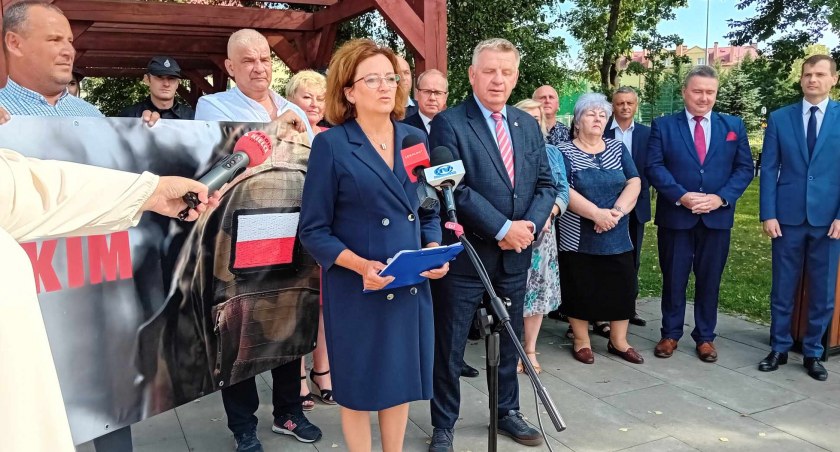 Działacze PiS Murem za Polskim Mundurem