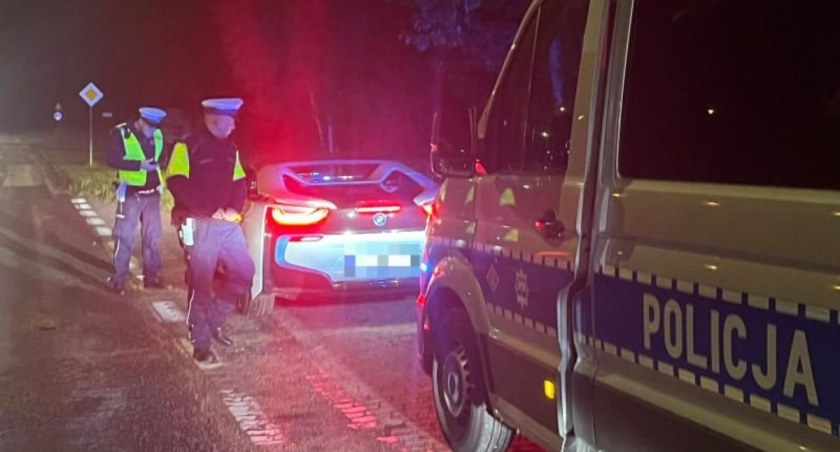 Kierowcy żądni wrażeń i adrenaliny. Policjanci ze Starachowic udaremnili nielegalne wyścigi