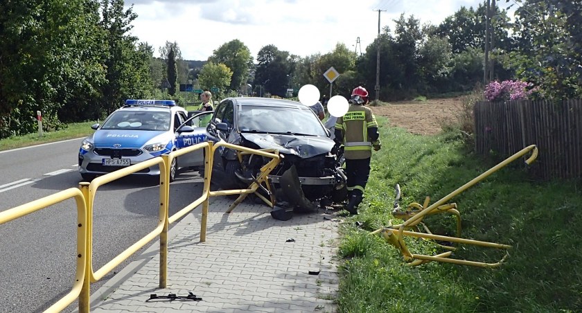 Kolizja w Krynkach. Stracił panowanie nad autem