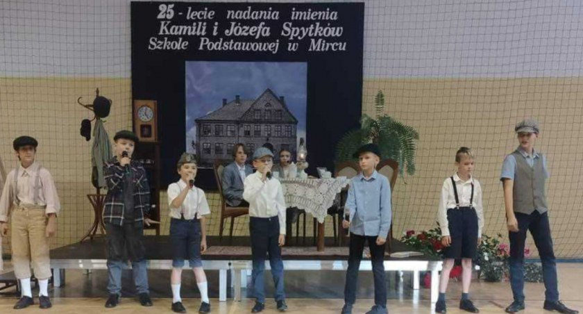 Mirzecka podstawówka uczciła patronów