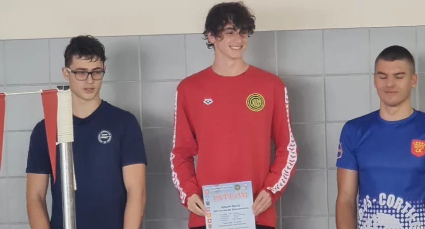 Maciej Szlęzak najlepszy w świętokrzyskiej lidze pływackiej. Reprezentanci Barakudy siedem razy ma podium