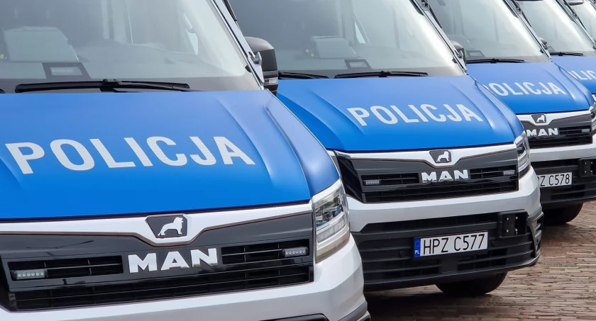 PILNE: dachowanie samochodu w Starachowicach. Policjanci na miejscu zdarzenia